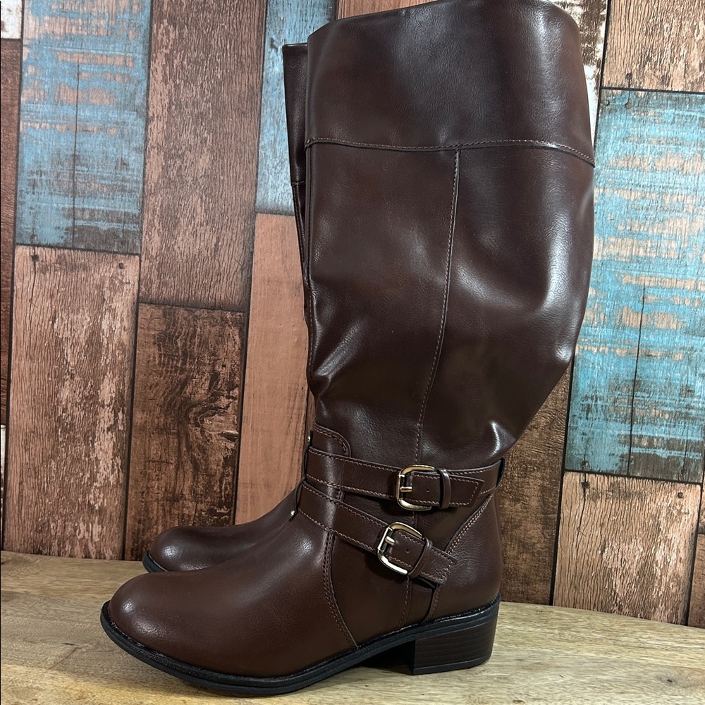 Arizona 7 Brown Buckle Ankle Boots